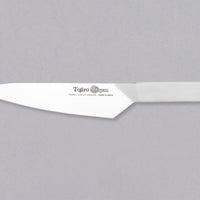 Tojiro Origami Gyuto 180 mm praktičan je svestrani kuhinjski nož za kućne i profesionalne kuhare, koji ne zahtijeva mnogo održavanja. Ističe se jedinstvenim dizajnom-nož je izrađen od jednog presavijenog komada, bez varenja. Dizajn je nagrađen svjetski poznatom nagradom za dizajn proizvoda, nagradom iF Design Award.