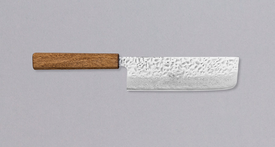 Tsunehisa Nakiri Damascus Tsuchime Oak 165mm (6.5") - čist japanski dizajn, jednostavno održavanje i pristupačna cijena, prijazna prema vašem novčaniku. Ovaj je nakiri dobro sklopljen posao.