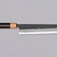 Tsunehisa Kiritsuke AS Kuro-uchi 240 mm je odličan ručno kovan nož sa crnom Kuro-uchi zaštitnom patinom i tragovima čekića. Oblik oštrice će odgovarati svima koji traže svestran nož za pripremu većih komada mesa, rezanje ribe i sjeckanje povrća. Nož je jednostavan za brušenje i održavanje.