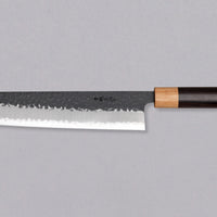 Tsunehisa Kiritsuke AS Kuro-uchi 240 mm je odličan ručno kovan nož sa crnom Kuro-uchi zaštitnom patinom i tragovima čekića. Oblik oštrice će odgovarati svima koji traže svestran nož za pripremu većih komada mesa, rezanje ribe i sjeckanje povrća. Nož je jednostavan za brušenje i održavanje.