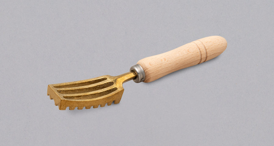 Pribor za odstranjivanje ljuski Tsunehisa