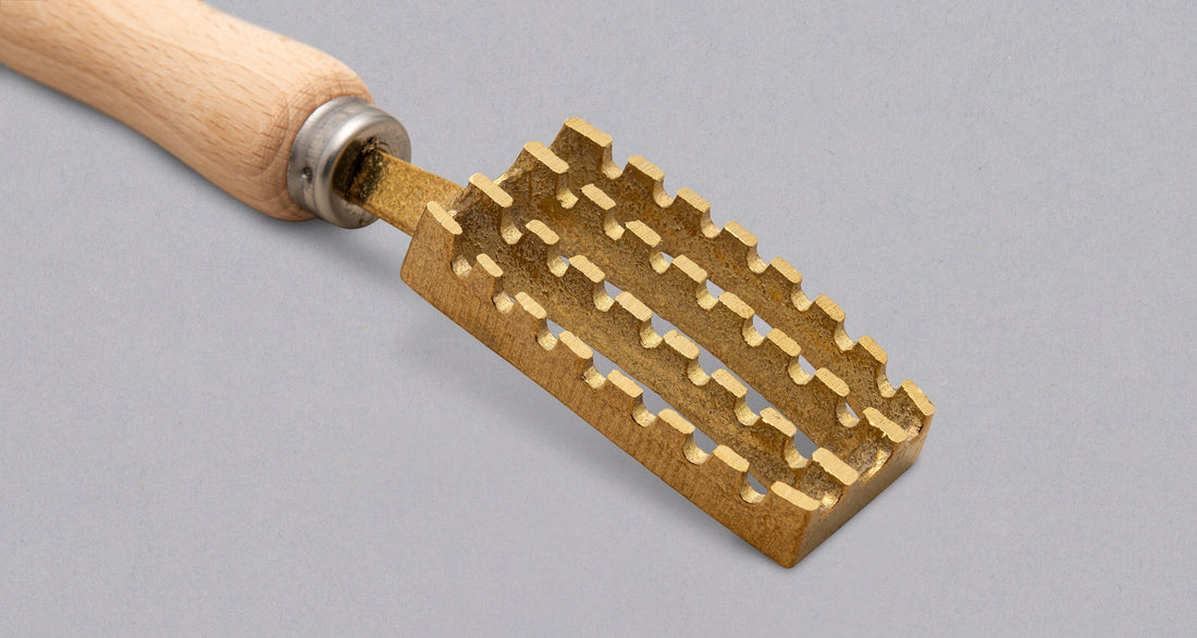 Pribor za odstranjivanje ljuski Tsunehisa